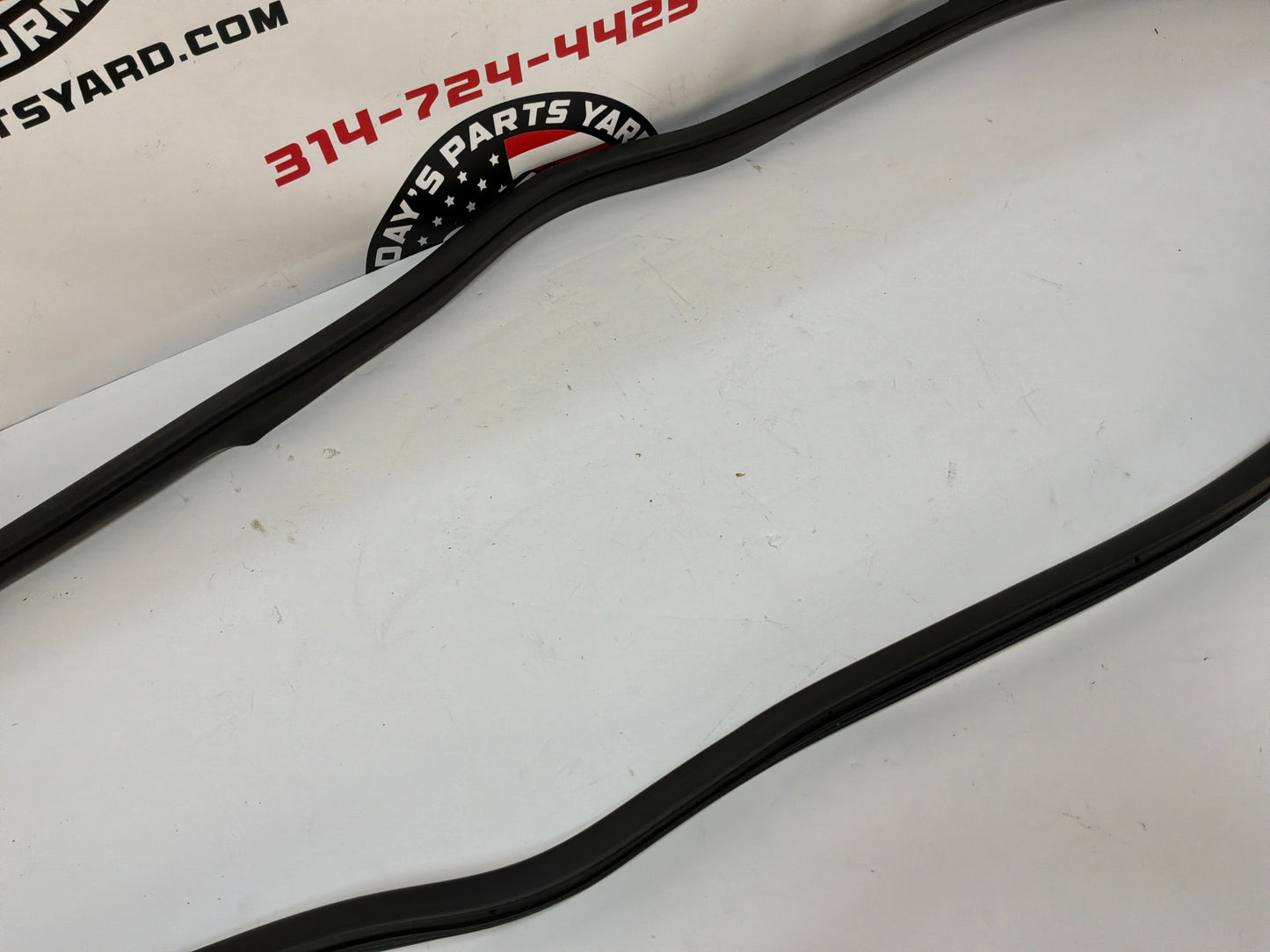 2006 Cadillac CTS-V LH Driver Front Door Weather Strip Rubber Seal OEM