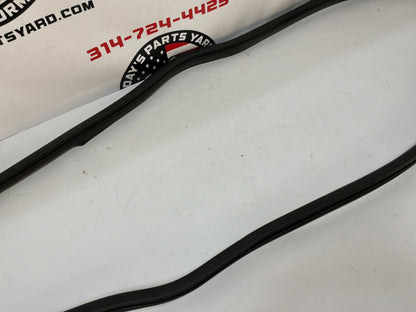 2006 Cadillac CTS-V LH Driver Front Door Weather Strip Rubber Seal OEM