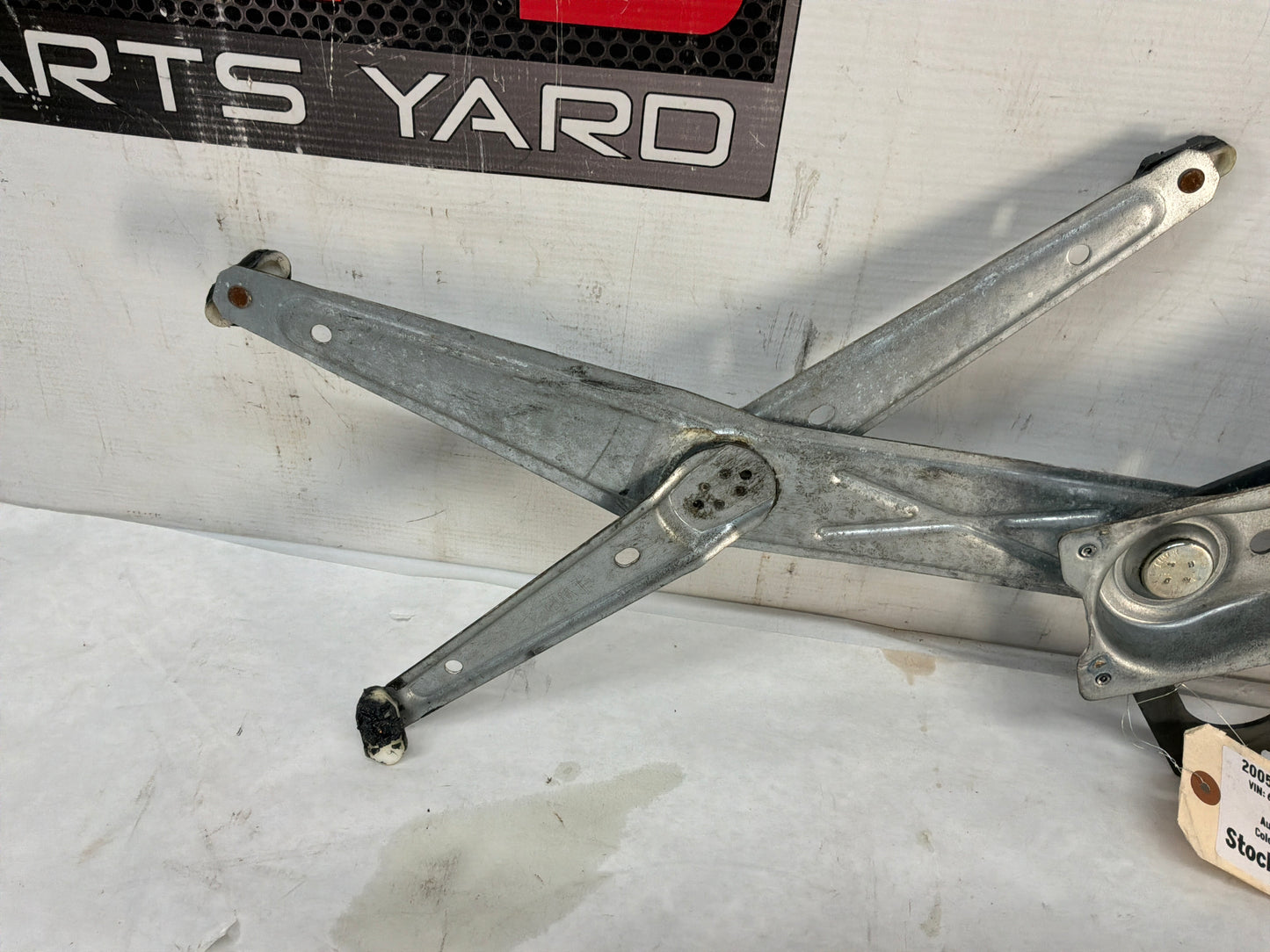 Lh front window regulator - Day's Parts Yard