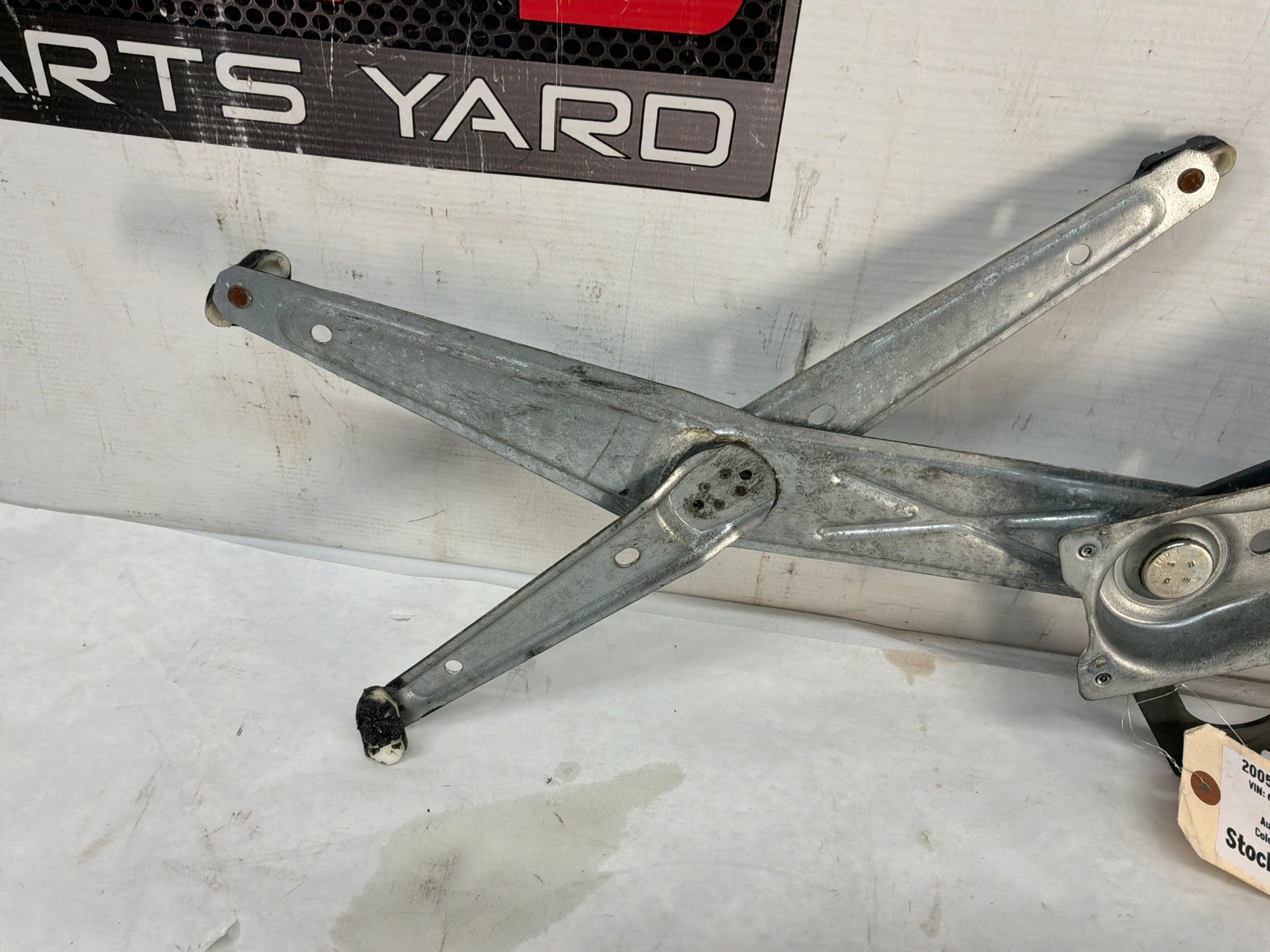 Lh front window regulator - Day's Parts Yard