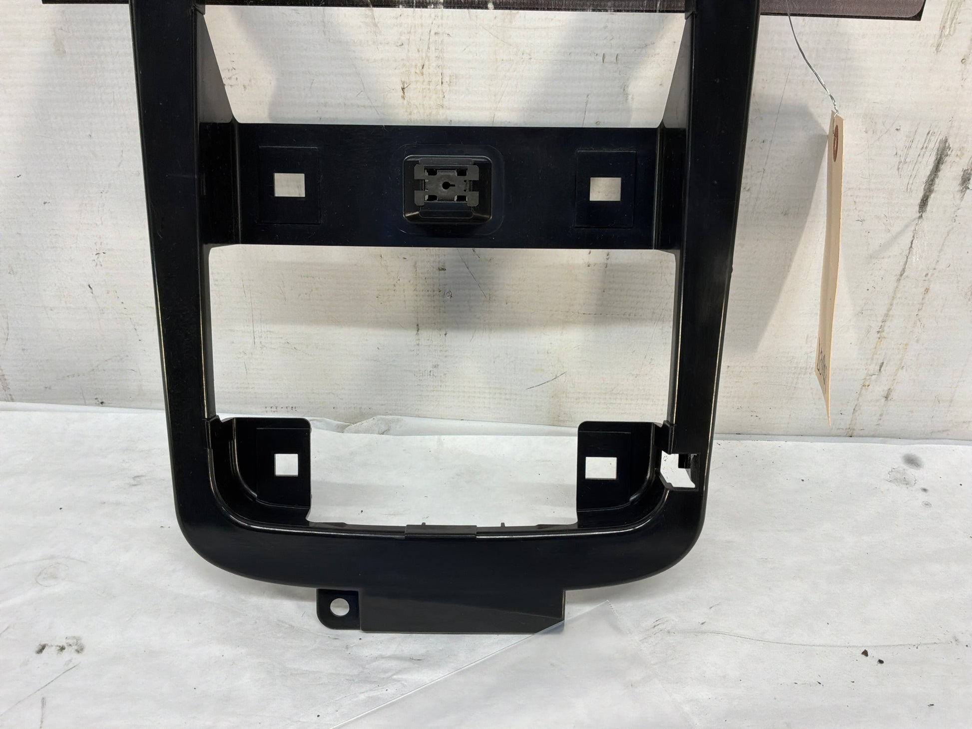 2009 Pontiac G8 GT Hardtop Over Head Console Dome Light Frame Bracket Bezel OEM - Day's Parts Yard