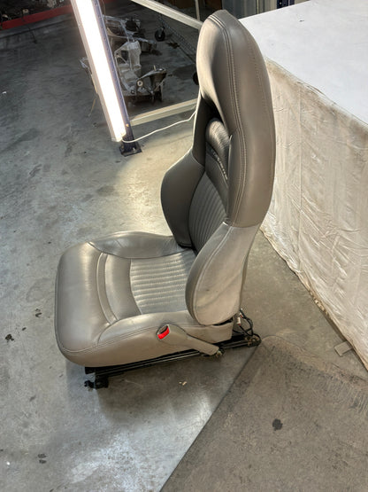 Front seats - Day's Parts Yard