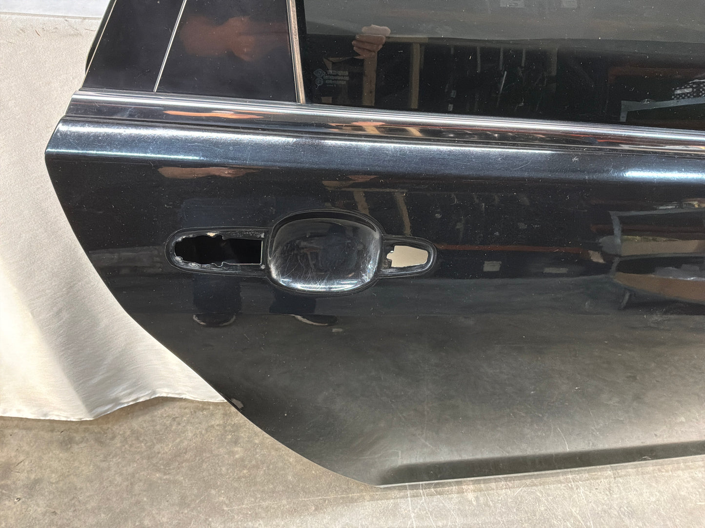 Rh rear door - Day's Parts Yard