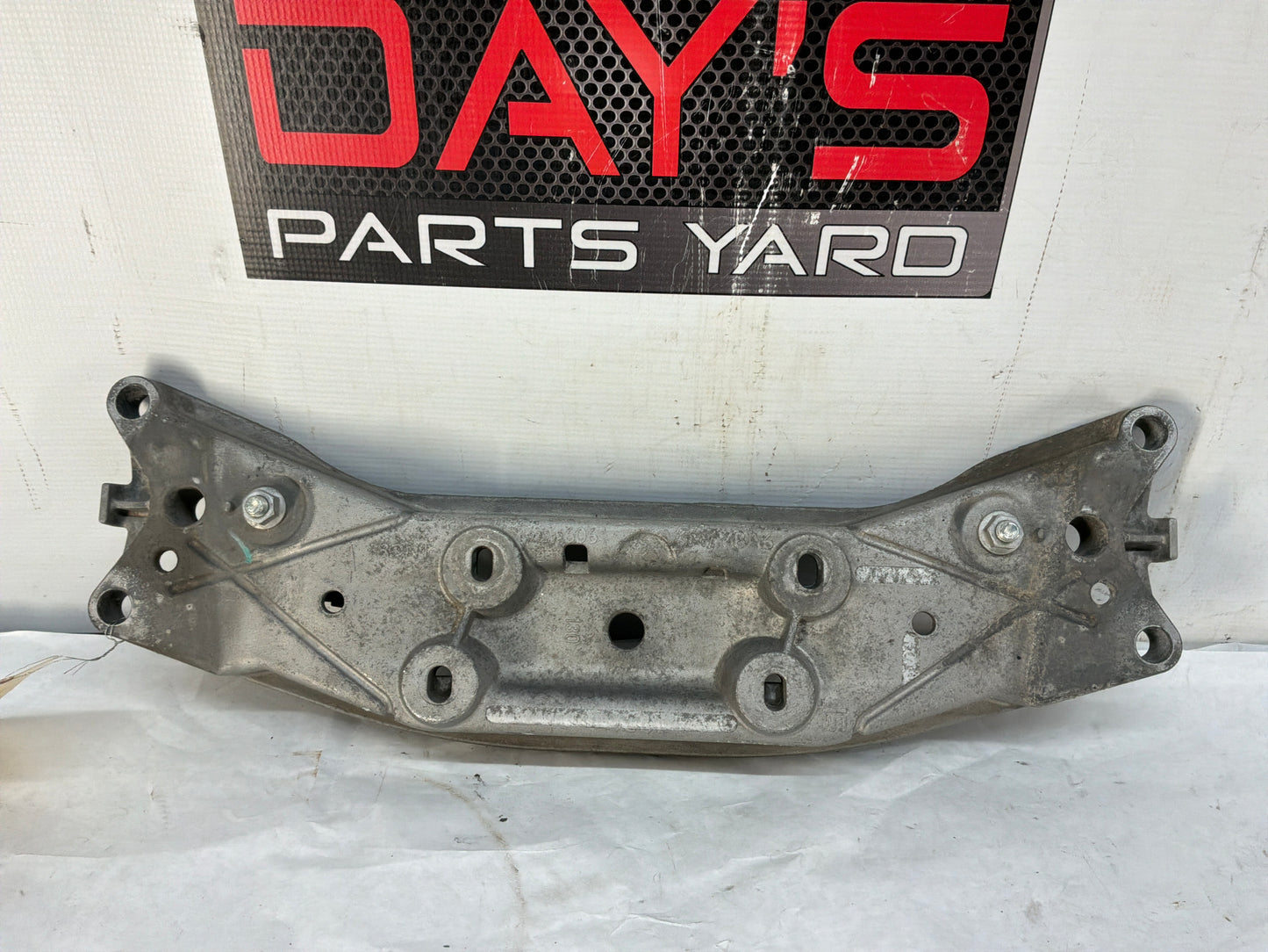 2016 Chevy Caprice PPV 6L80E Automatic Transmission Crossmember Mount Support OEM