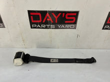 Rh rear seatbelt - Day's Parts Yard