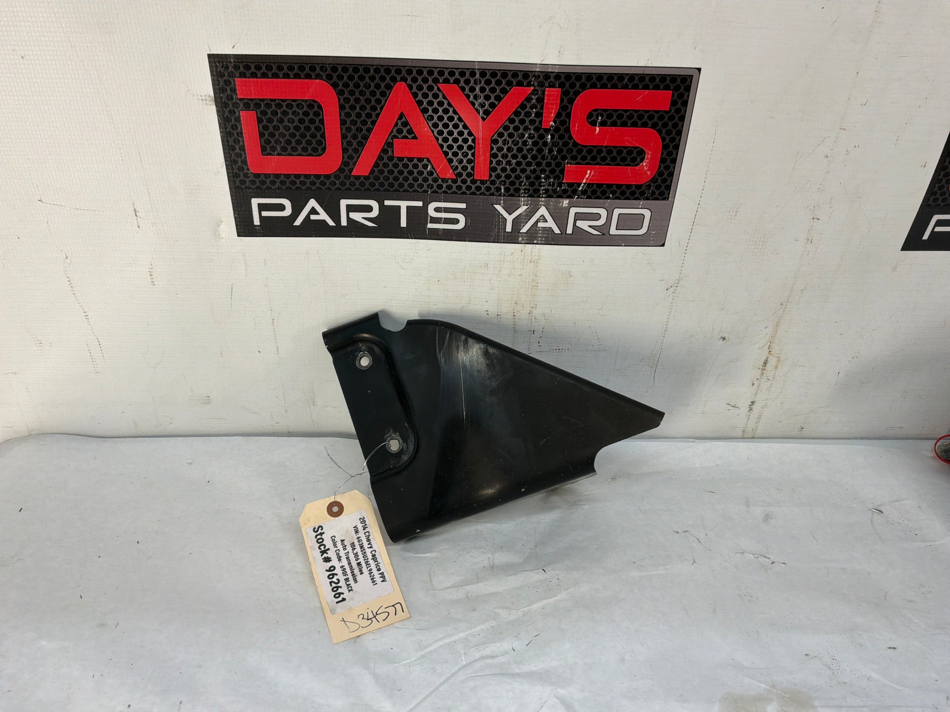 Bracket lh - Day's Parts Yard