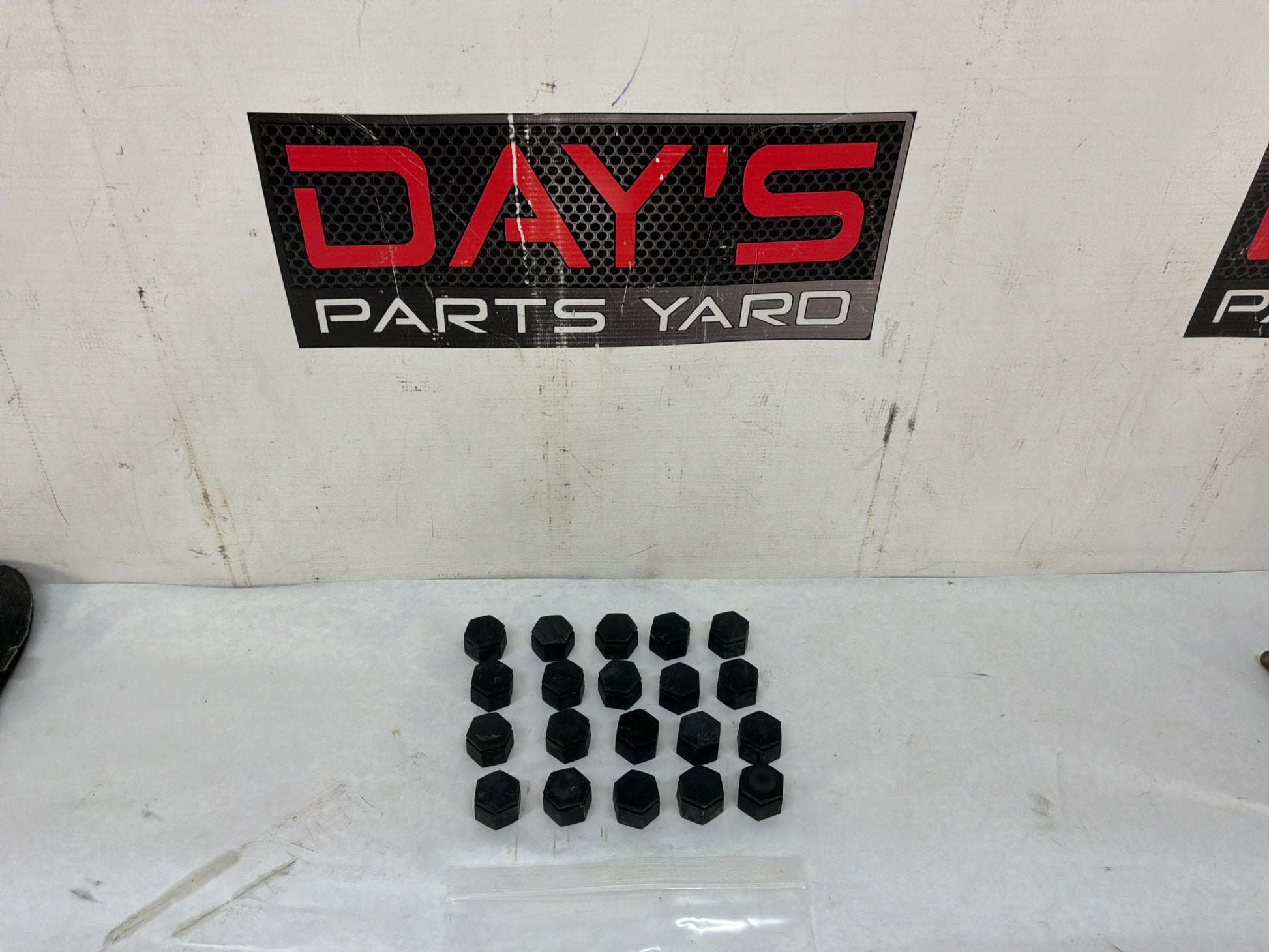 2009 Pontiac G8 Base Lug Nut Covers Set OEM - Day's Parts Yard
