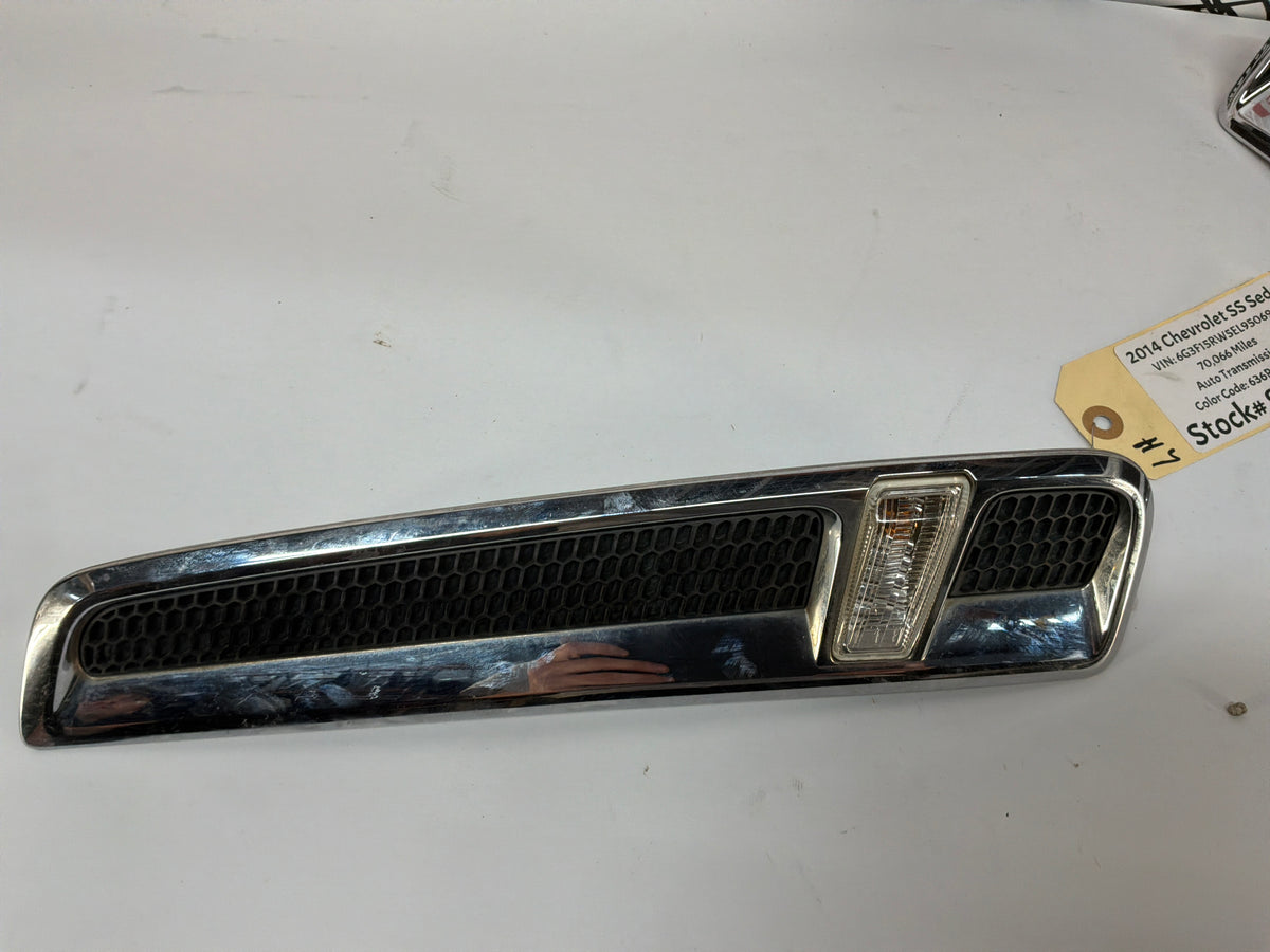 2014 Chevy SS Sedan RH & LH Fender Side Marker Lights Lamps OEM
