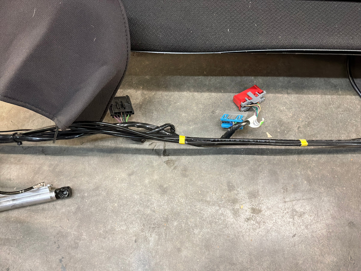 2007 Chevy C6 Corvette Convertible Convertible Soft Top w/ Hydraulic Pump Red OEM