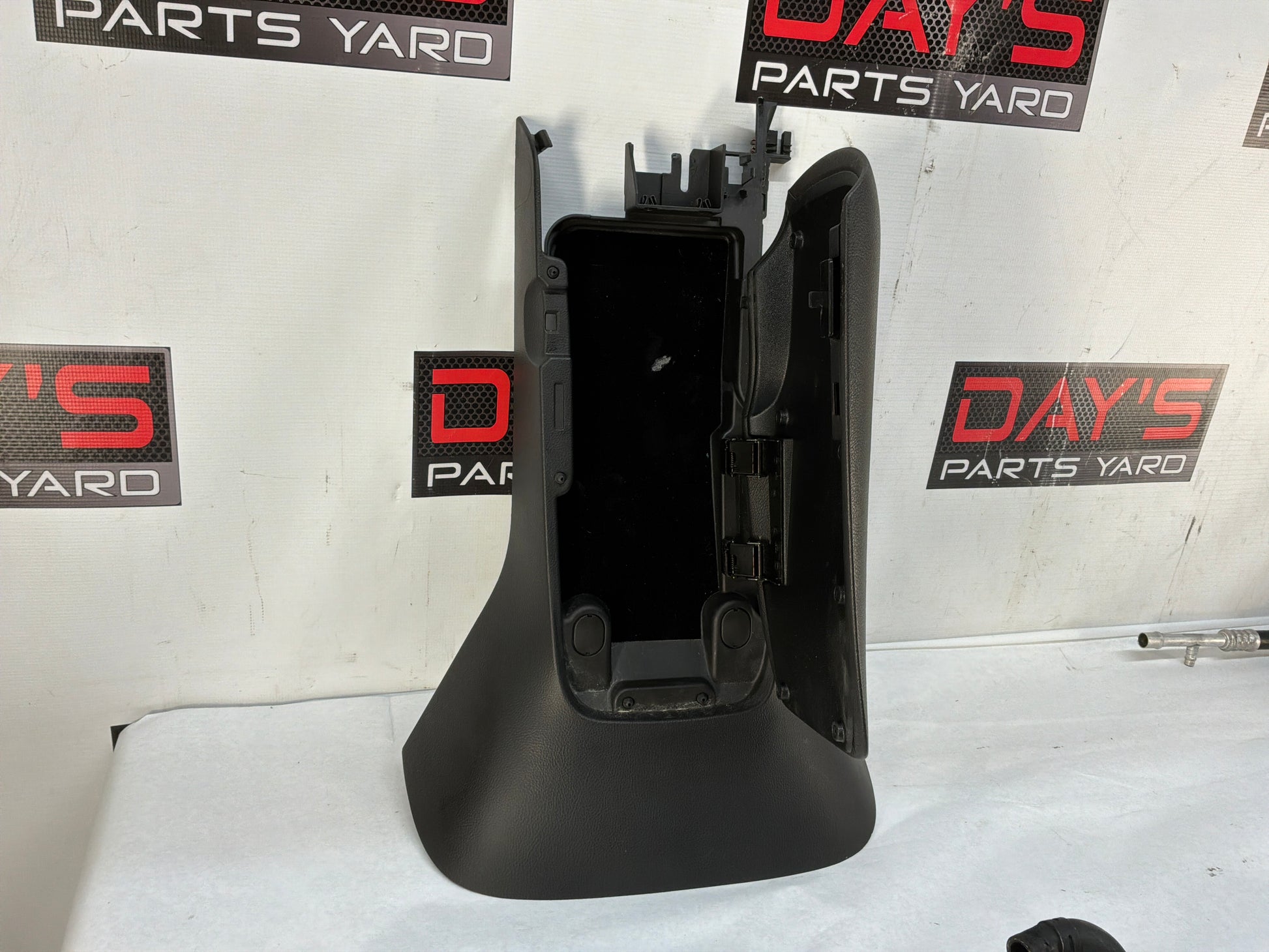 Center console - Day's Parts Yard
