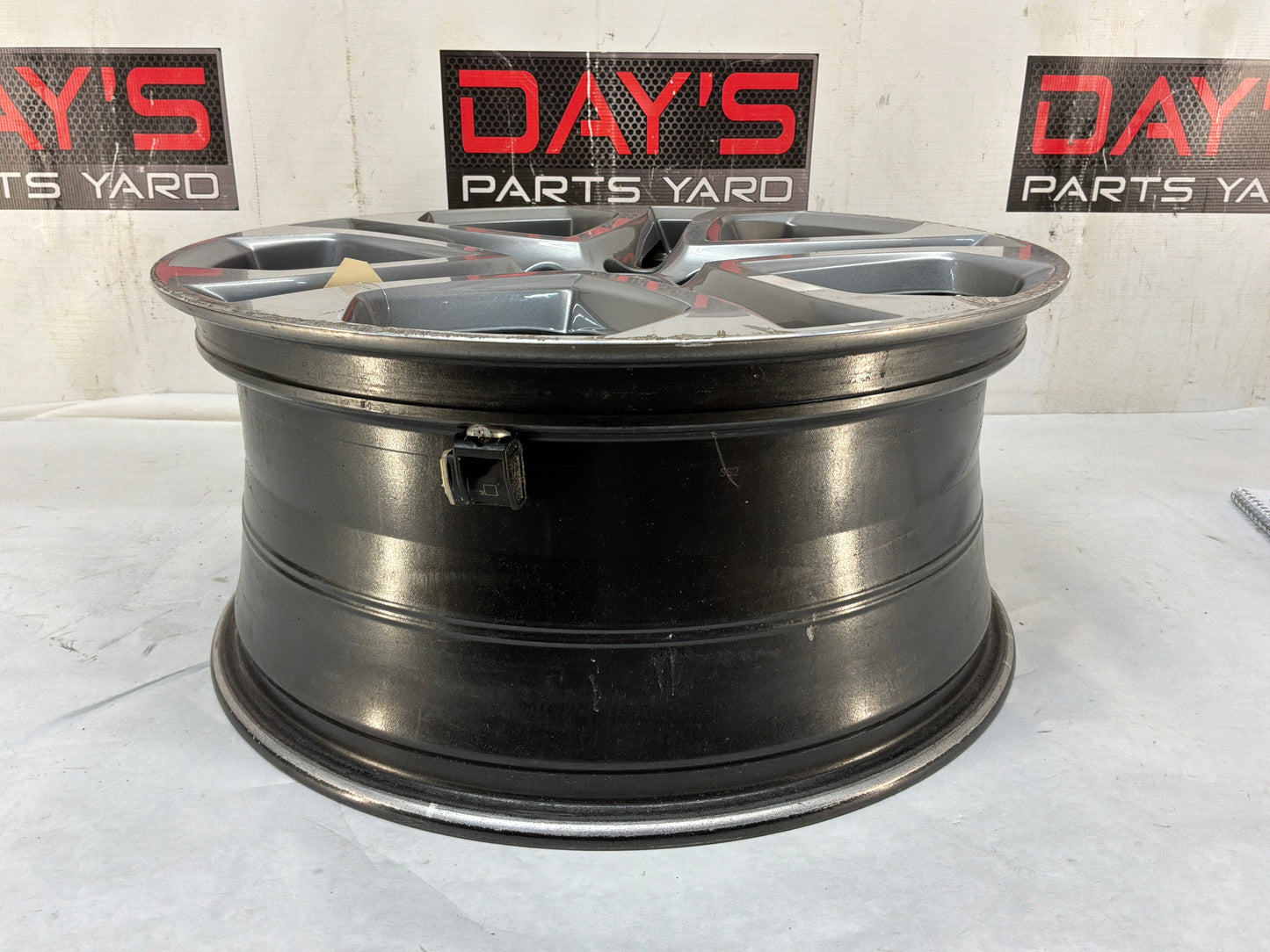 2017 Chevy SS Sedan Factory OEM Front Wheel 19x8.5 OEM