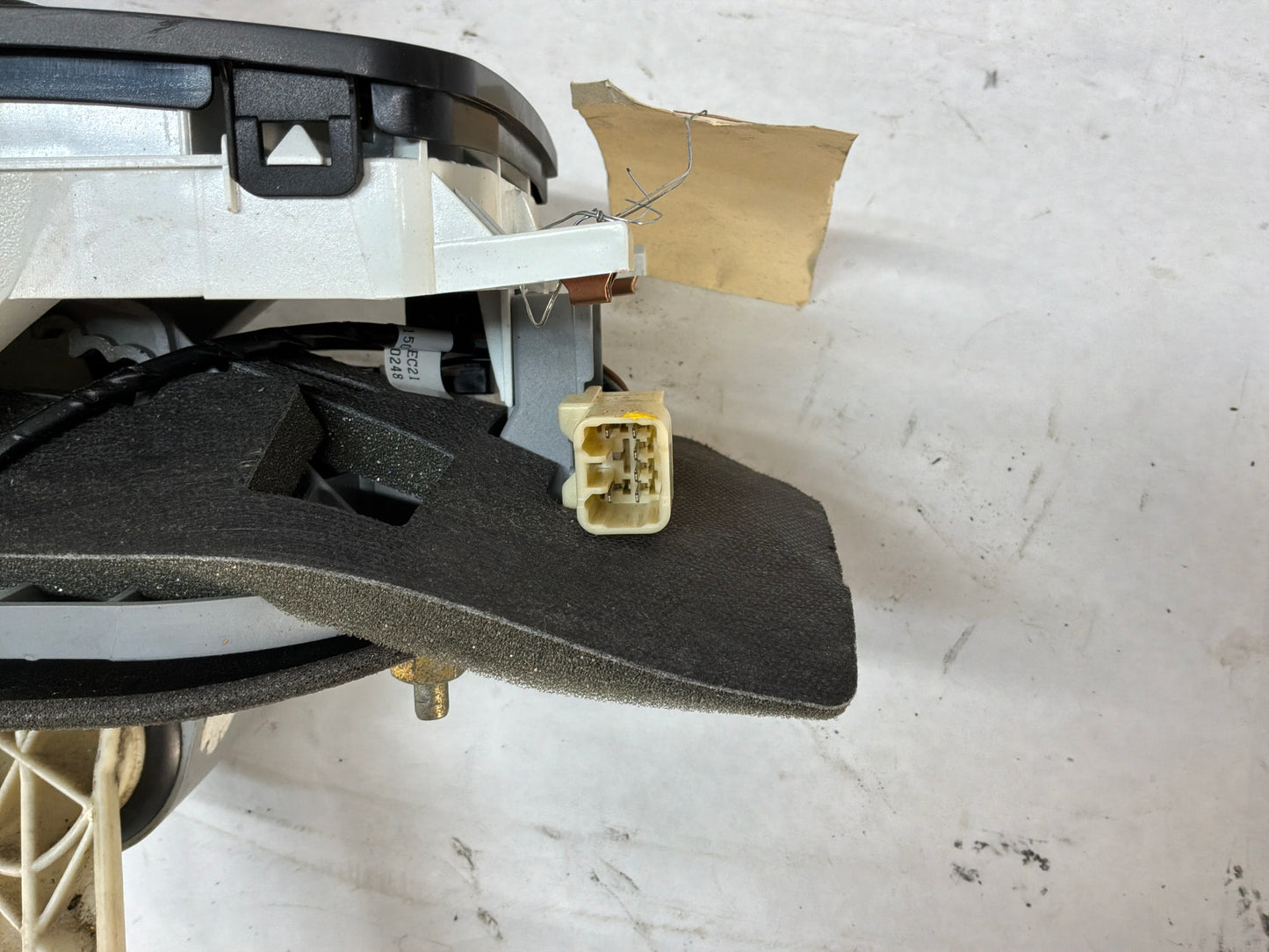 2004 Pontiac GTO Automatic Gear Selector Shifter Lever Assembly OEM