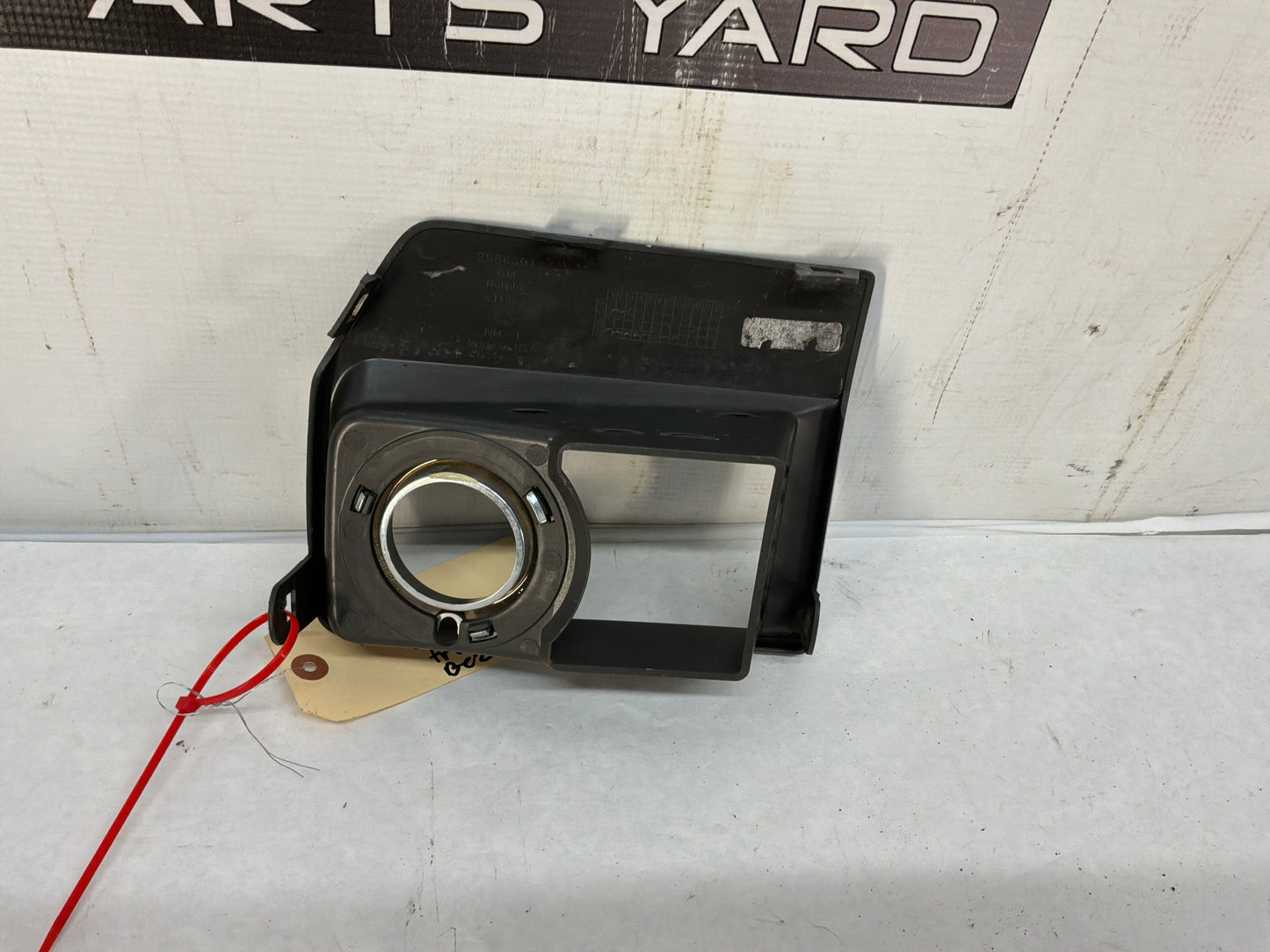 Rh fog light bezel - Day's Parts Yard