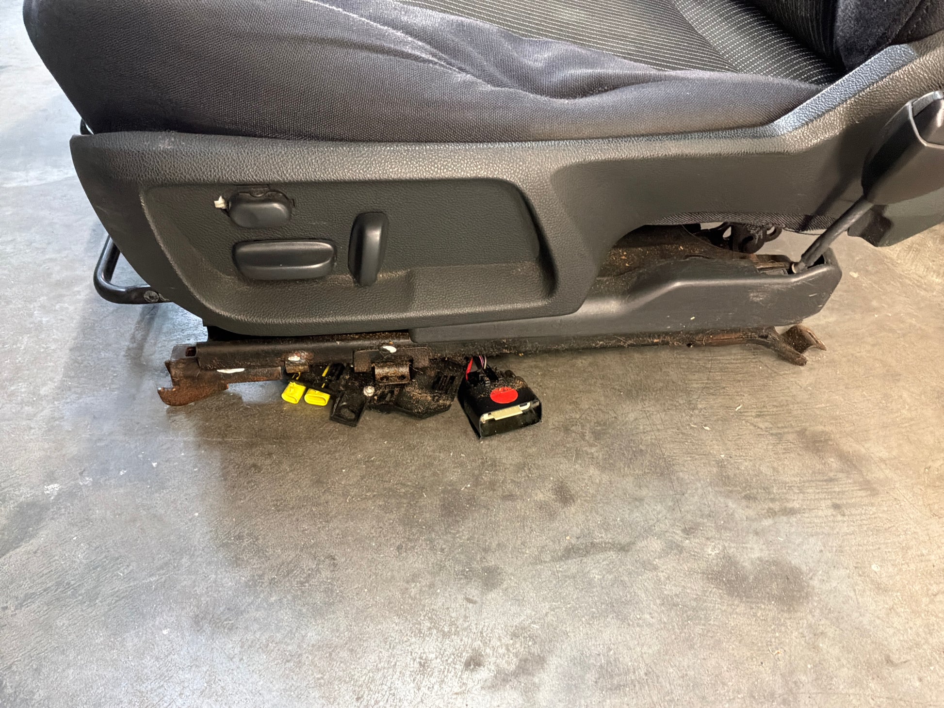 Front seats - Day's Parts Yard