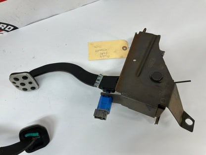 2006 Pontiac GTO Manual Transmission Pedal Assembly OEM