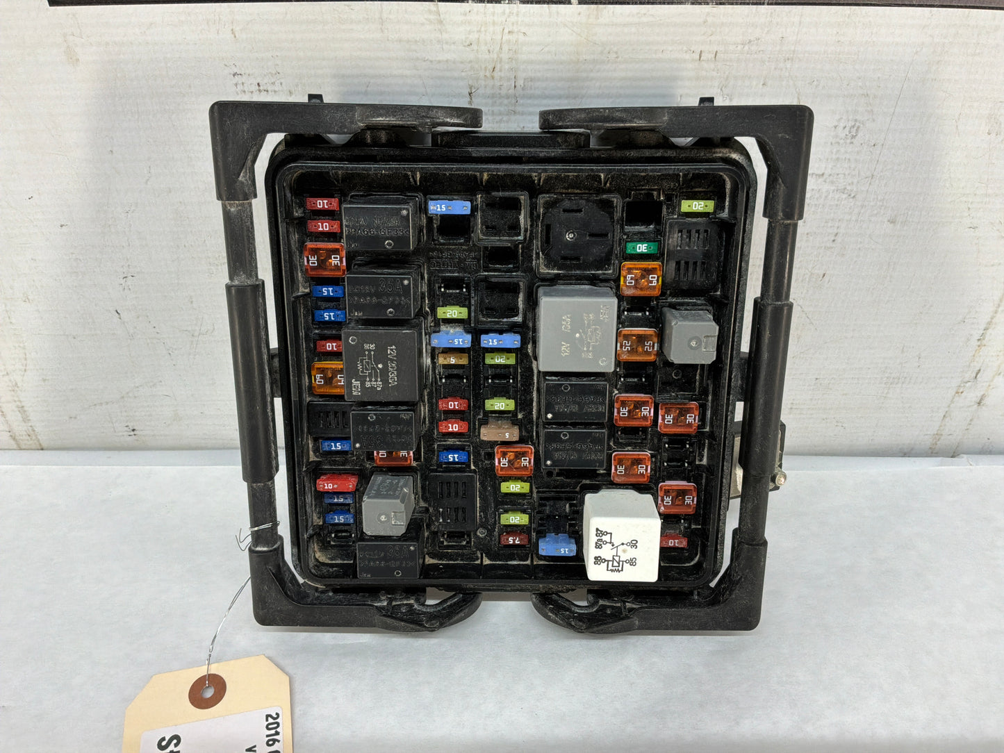 Fuse box - Day's Parts Yard
