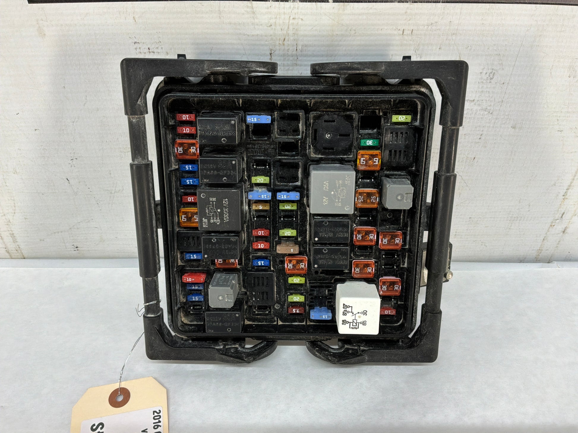 Fuse box - Day's Parts Yard