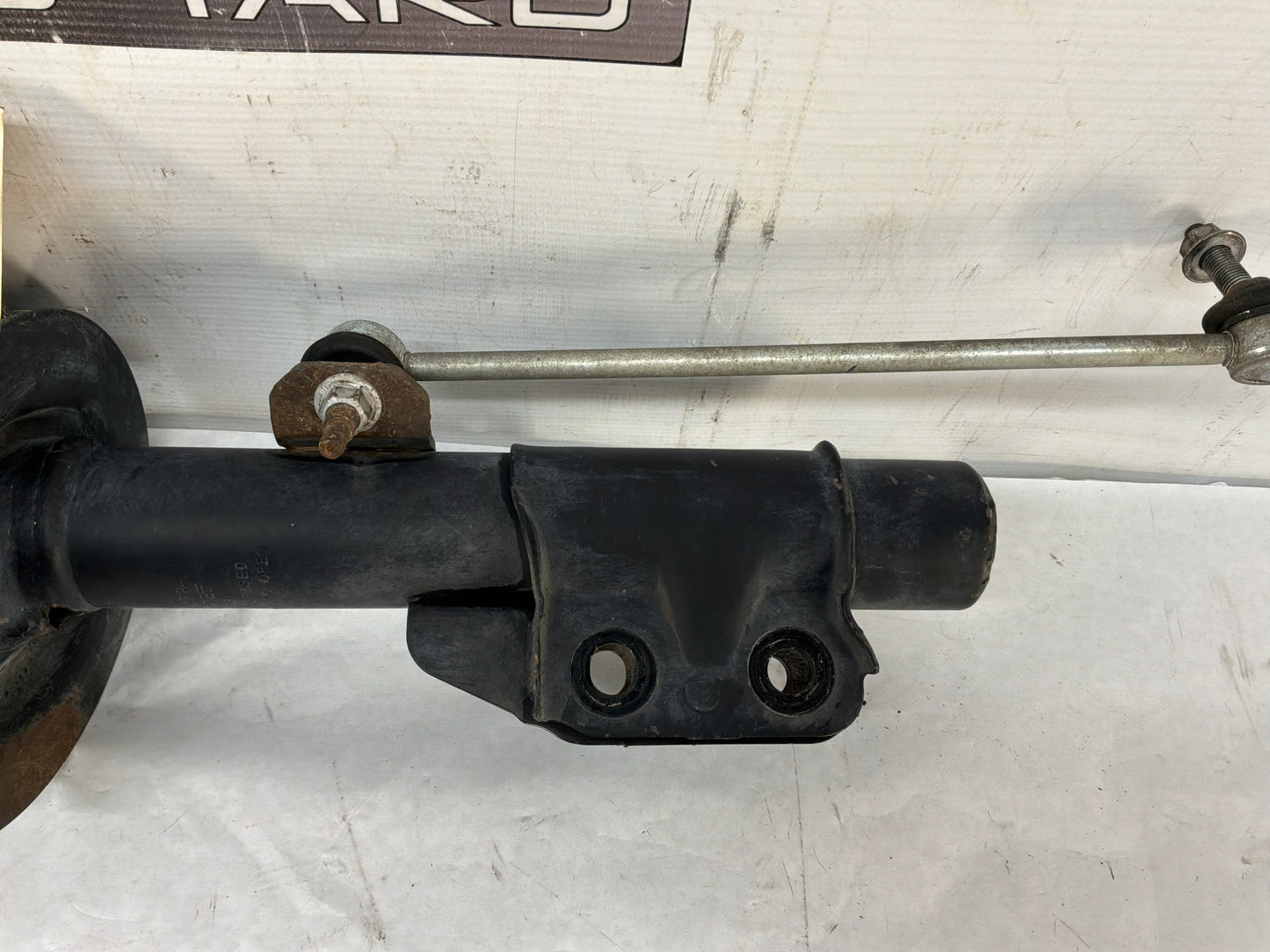 Lh front strut - Day's Parts Yard