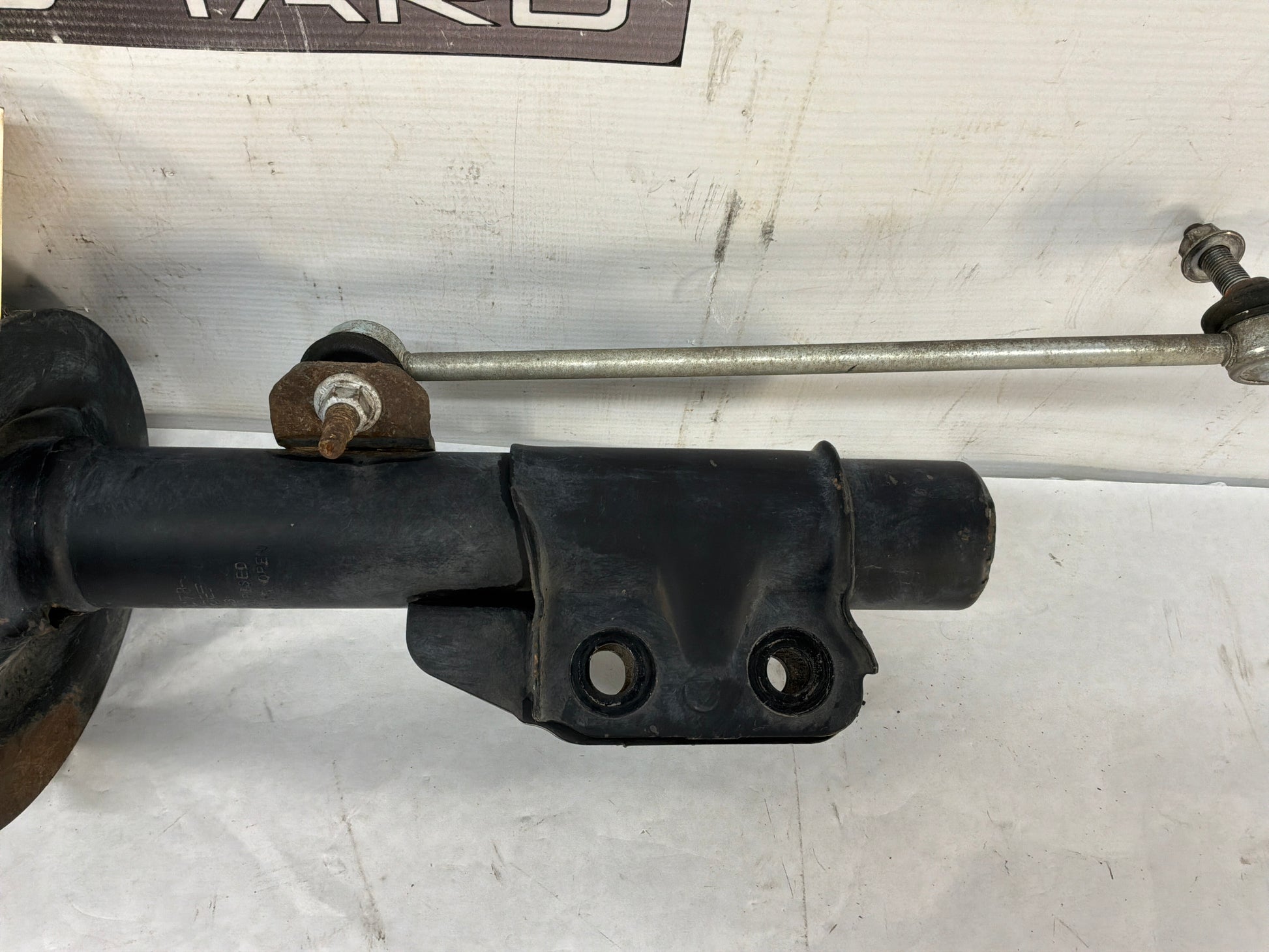 Lh front strut - Day's Parts Yard