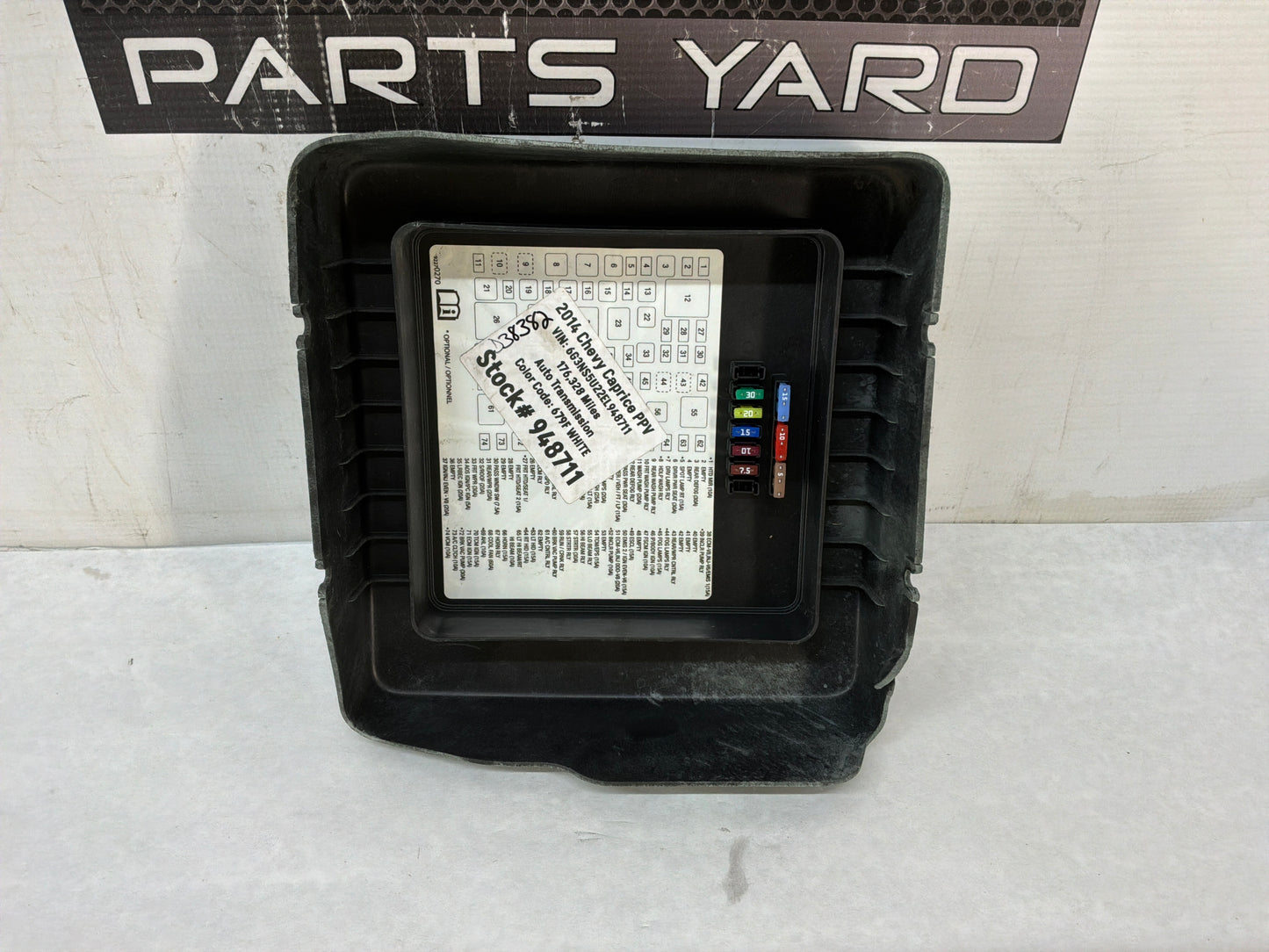 Fuse box lid - Day's Parts Yard