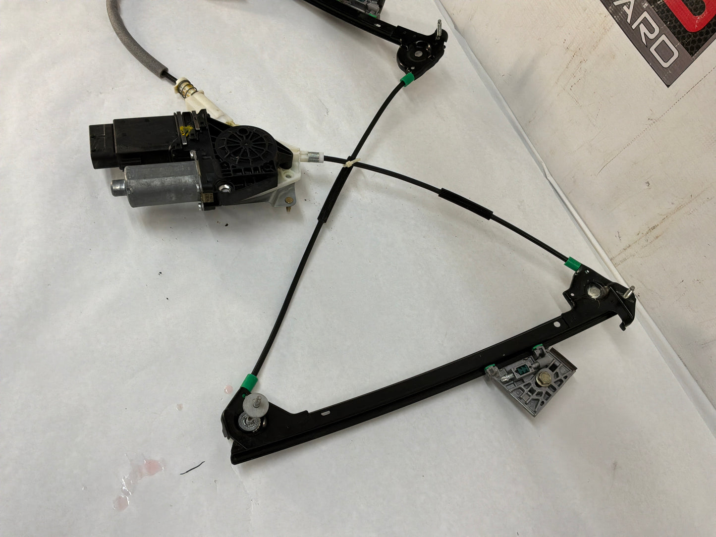 Rh window regulator - Day's Parts Yard