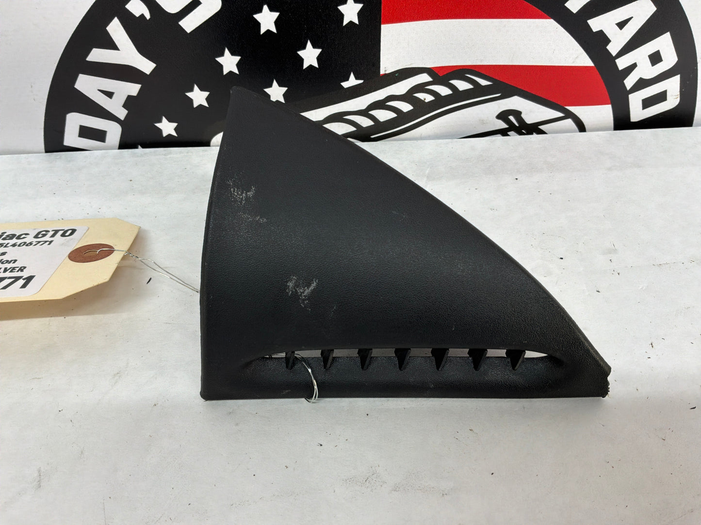 2005 Pontiac GTO RH Passenger Defrost Trim Door Vent Triangle OEM