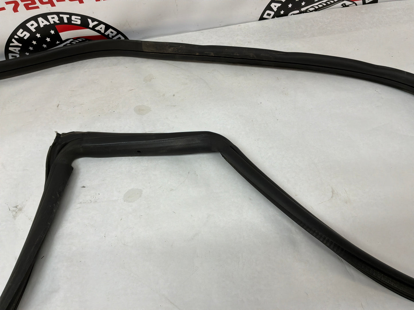 2014 Chevy Camaro SS LH Driver Door Body Weather Strip Seal OEM