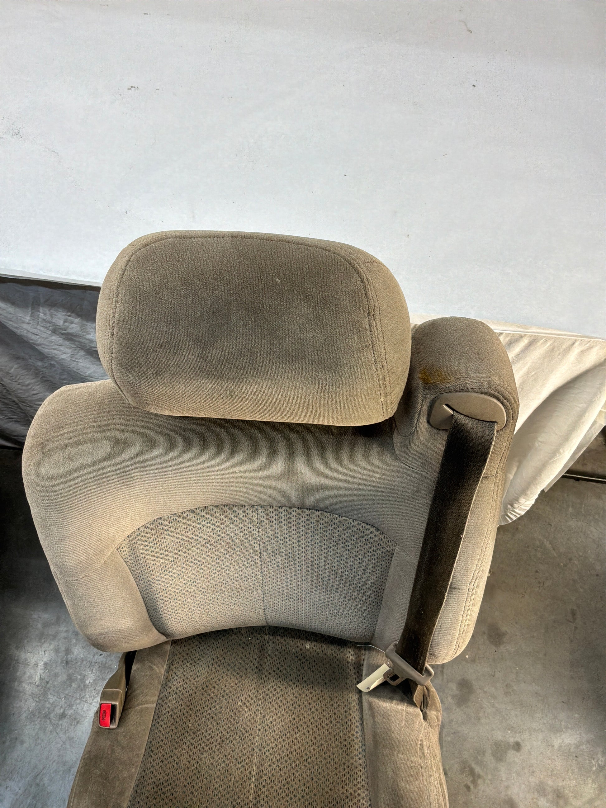 Front seats - Day's Parts Yard