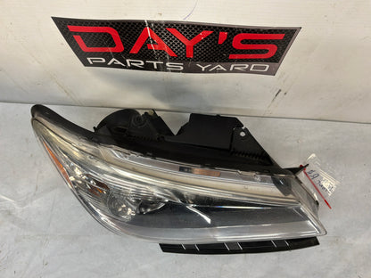 Rh headlight - Day's Parts Yard