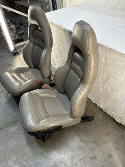 Front seats - Day's Parts Yard