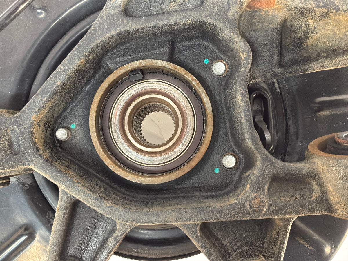 2014 Chevy SS Sedan LH Driver Rear Suspension Spindle Knuckle Hub Assembly OEM