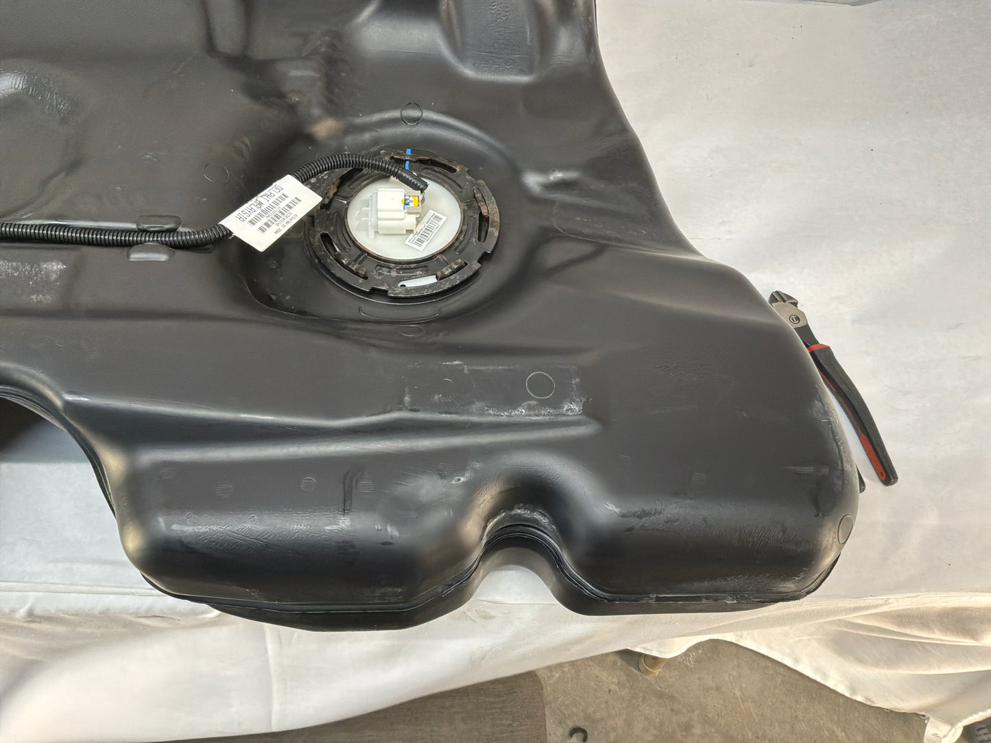 Fuel tank w pumps - Day's Parts Yard