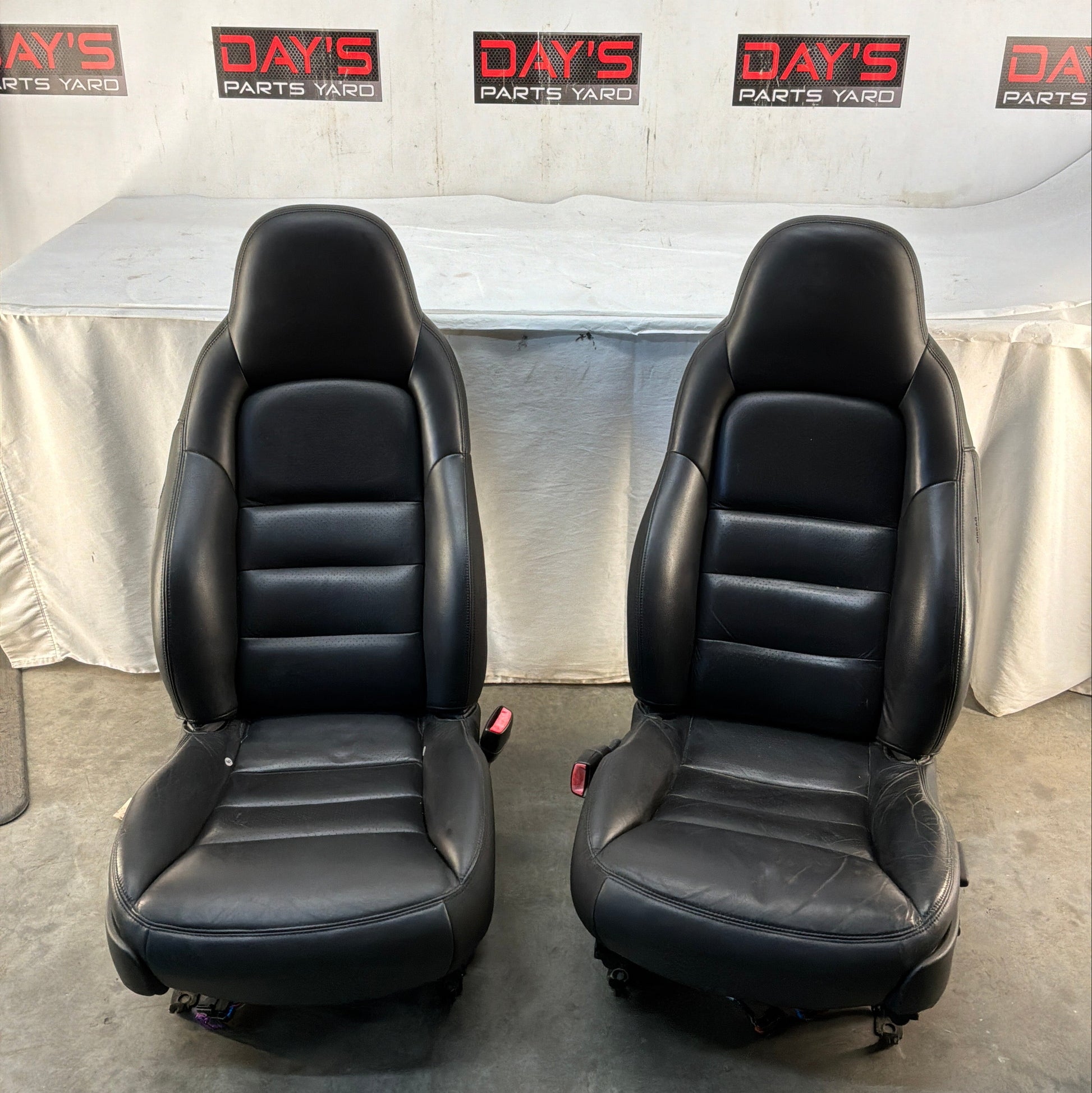 Front seats - Day's Parts Yard