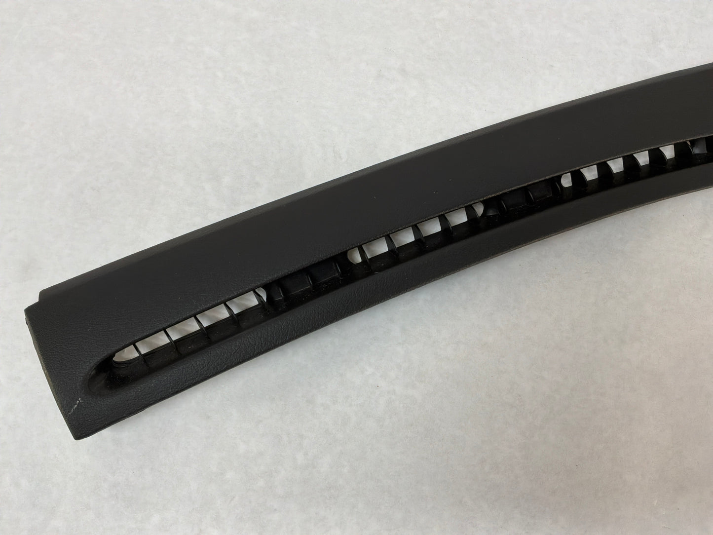 2006 Pontiac GTO RH Passenger Dash Cowl Defrost Panels Vent Trim OEM