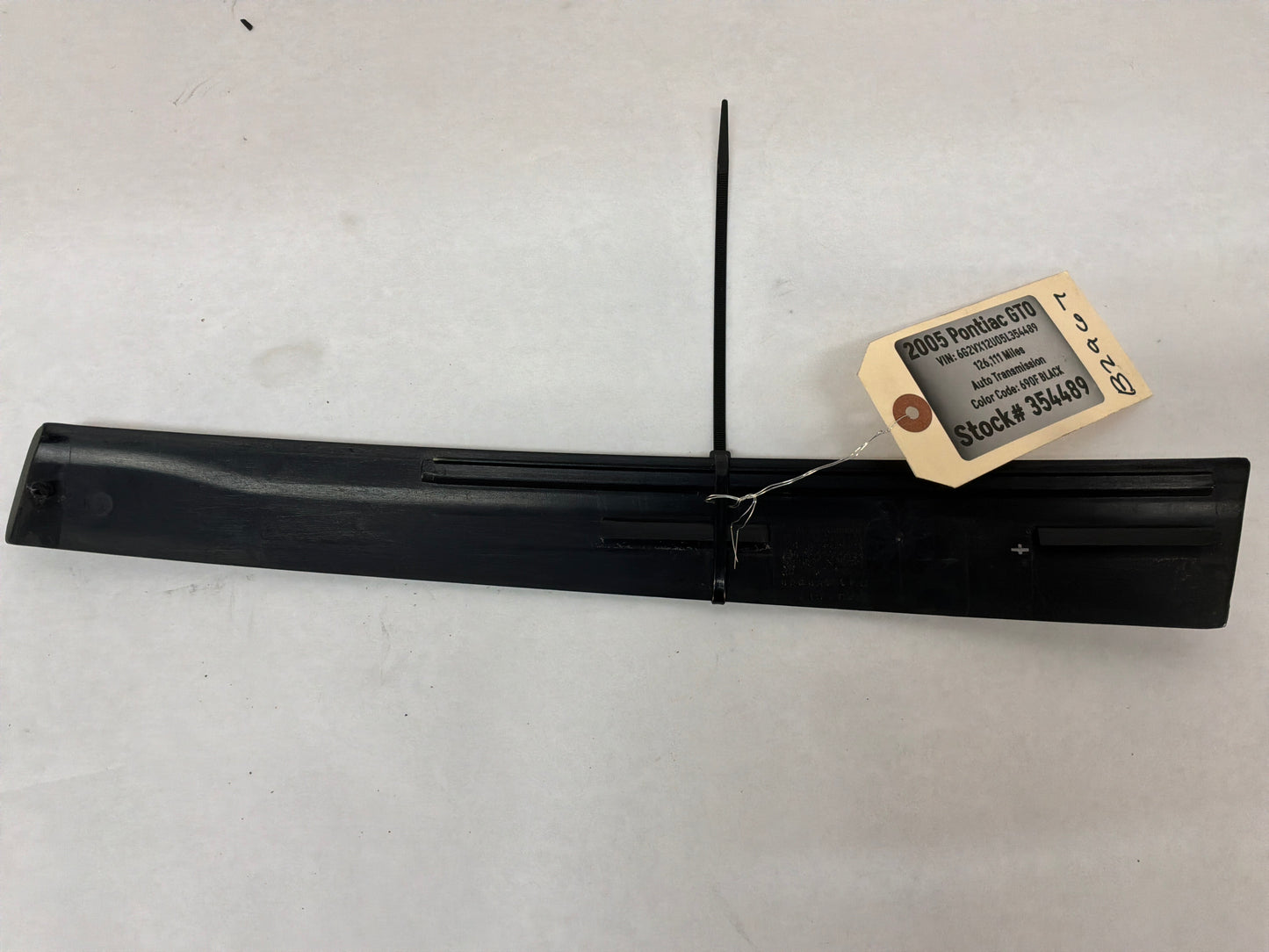 2005 Pontiac GTO LH Driver Exterior B Pillar Window Trim Applique Cover OEM