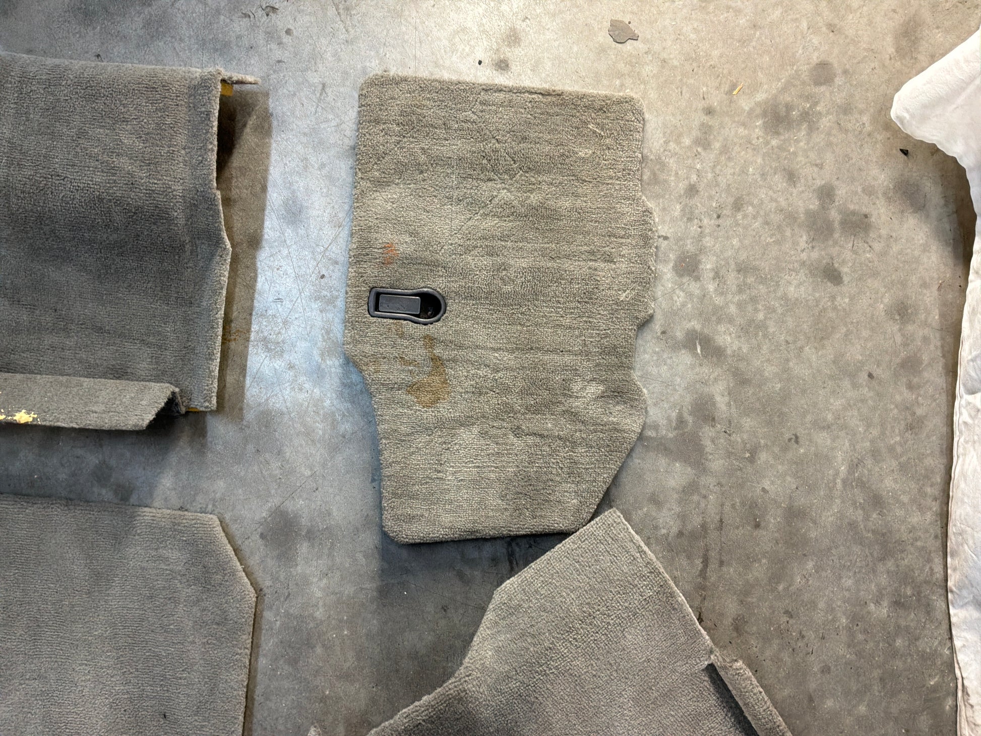 Complete carpet - Day's Parts Yard