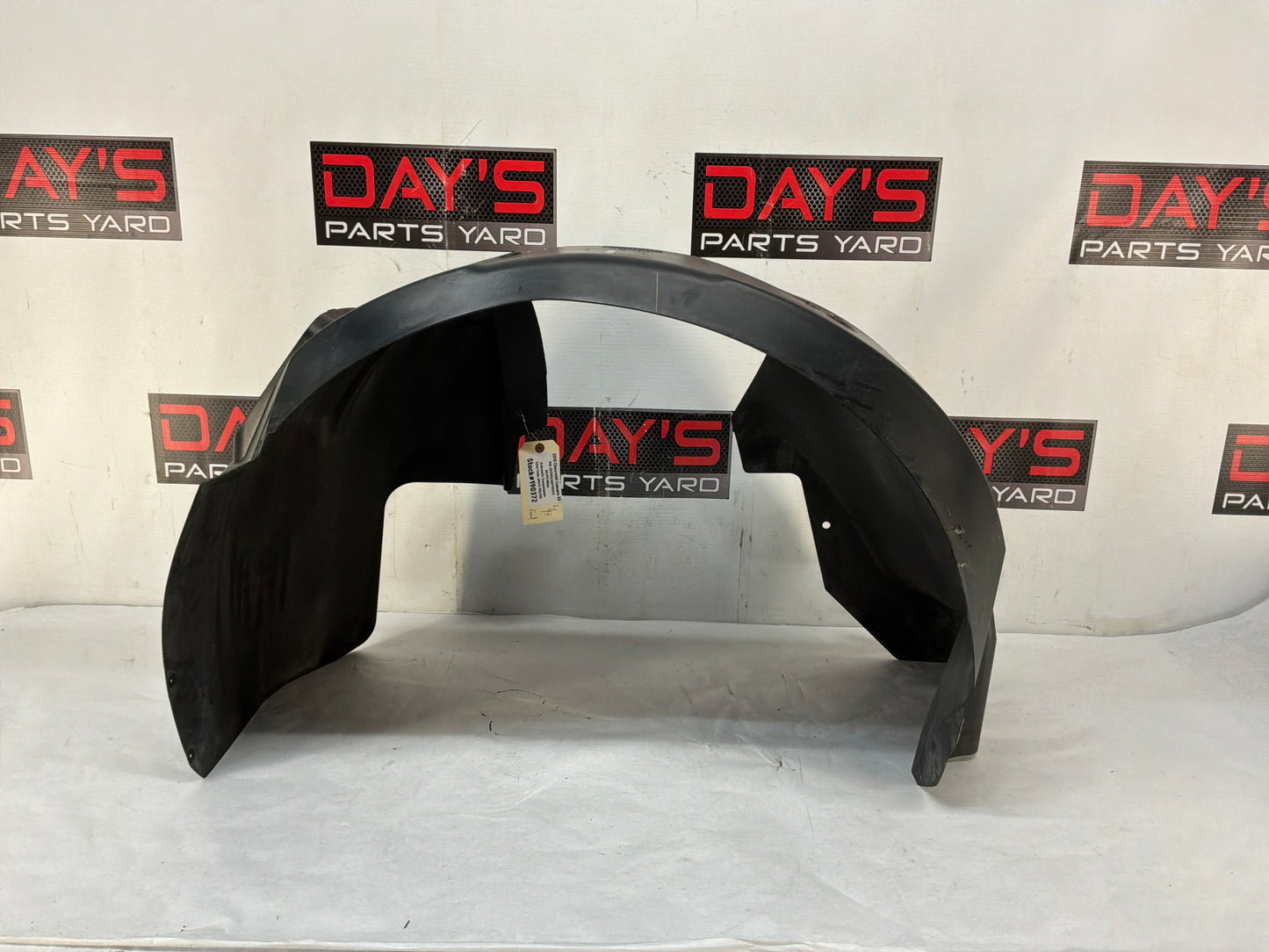 Lh front wheel liner - Day's Parts Yard