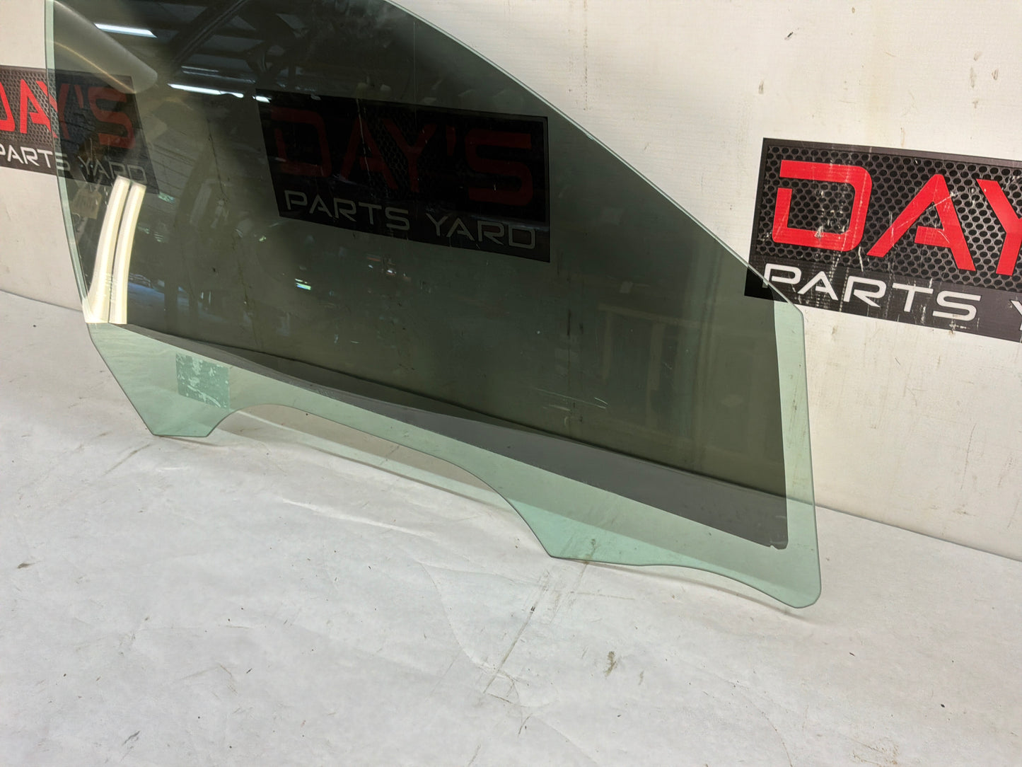 2017 Chevy SS Sedan RH Passenger Front Door Window Glass OEM