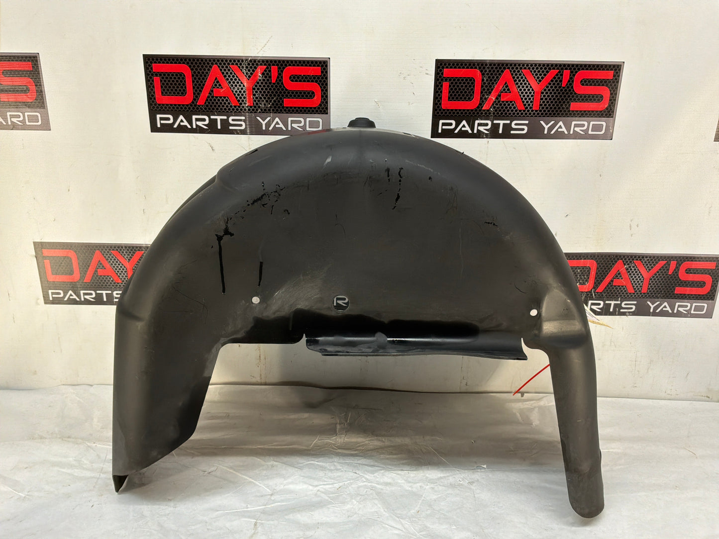 Rh rear wheel liner - Day's Parts Yard
