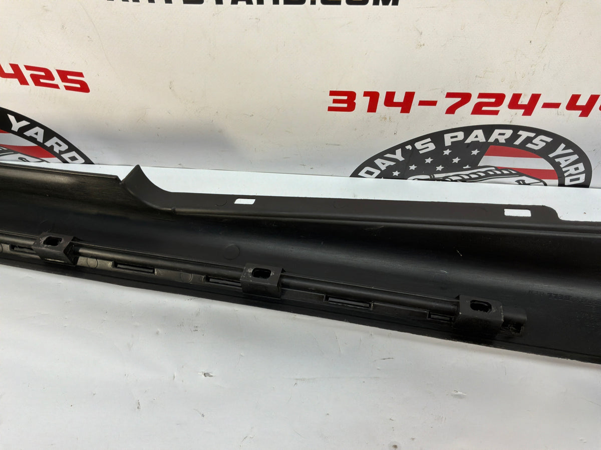 2006 Pontiac GTO RH Passenger Interior Sill Carpet Retainer Trim Cover Panel OEM