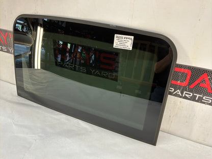 Front sunroof glass - Day's Parts Yard