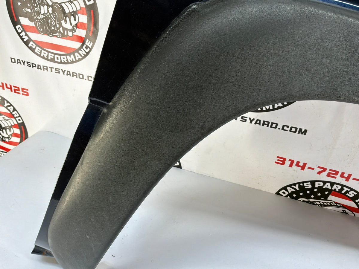 2005 Chevy Silverado 2500HD RH Passenger Front Fender OEM
