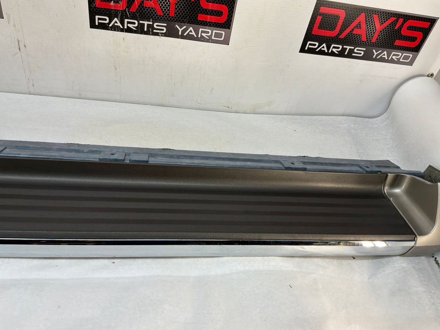 2002 Cadillac Escalade EXT LH Driver Running Board OEM
