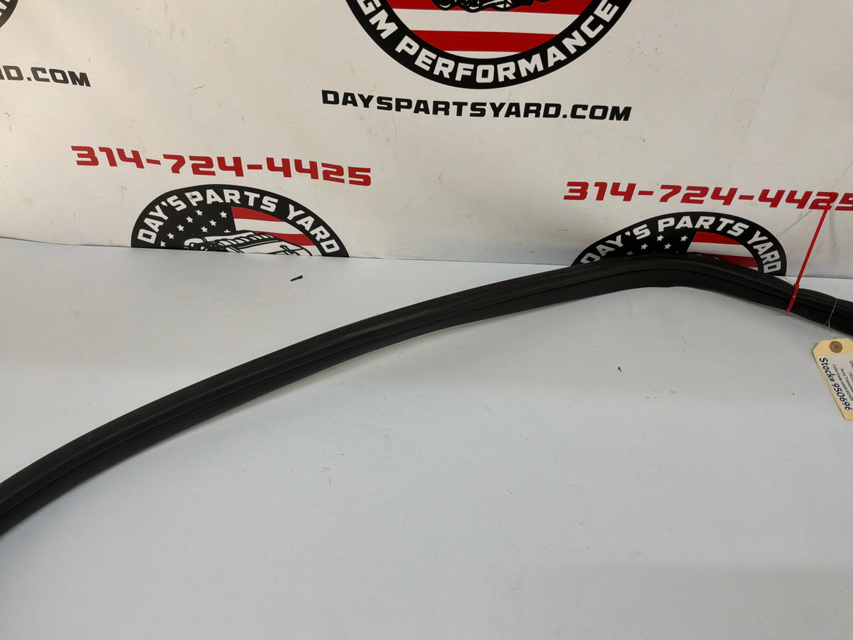2014 Chevy SS Sedan RH Passenger Front Door Weather Strip Rubber Seal OEM