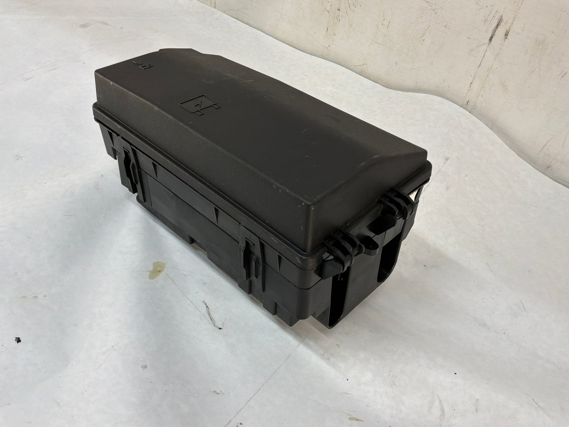 Fuse box - Day's Parts Yard