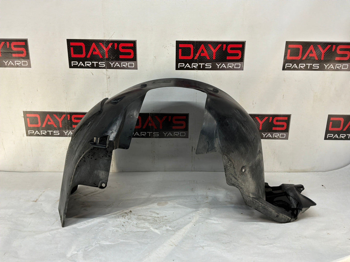 Rh front wheel liner - Day's Parts Yard