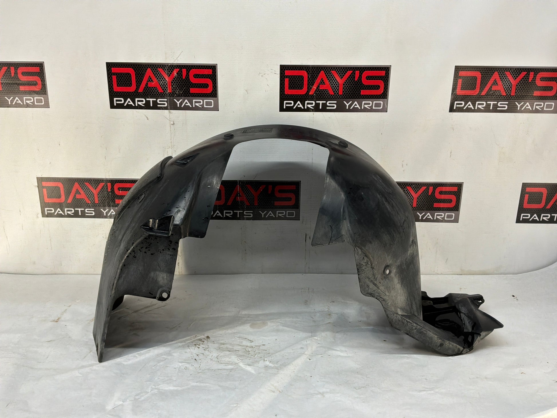 Rh front wheel liner - Day's Parts Yard