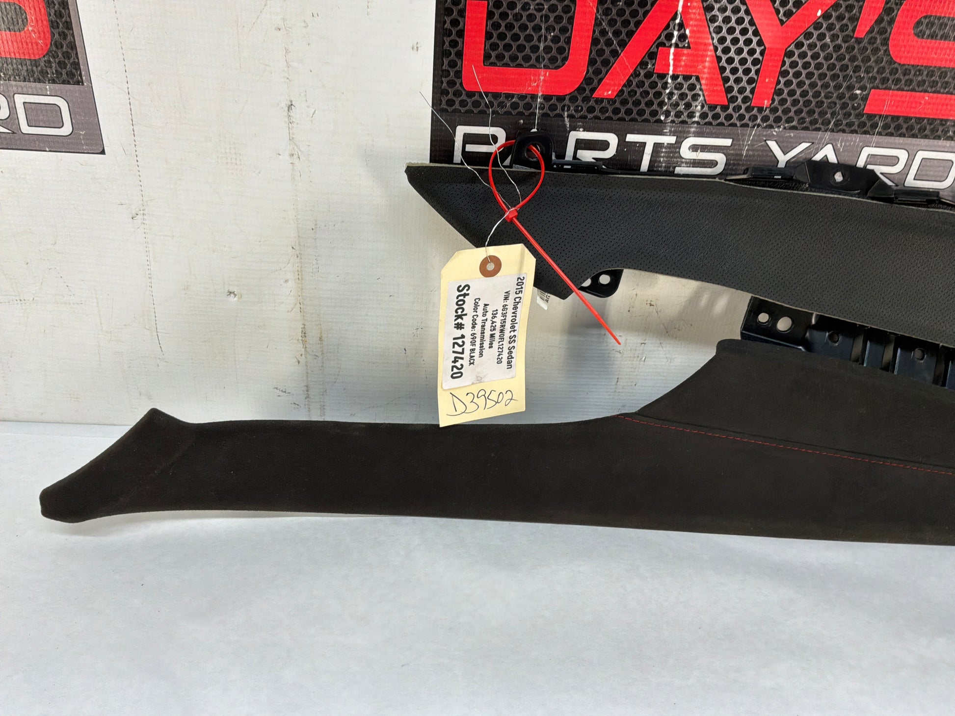 Center console trim - Day's Parts Yard