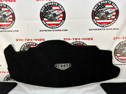 2005 Pontiac GTO Embroidered Front & Rear Floor Mats w/ Spare Tire Cover