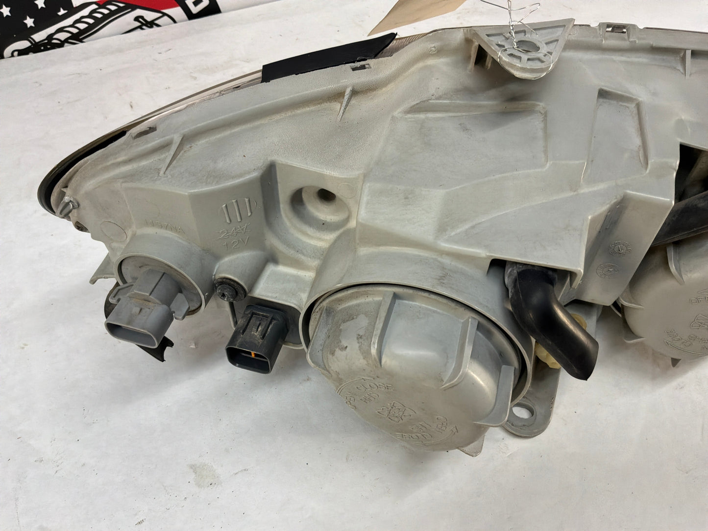 2005 Pontiac GTO LH Driver Headlight Head Light Lamp OEM